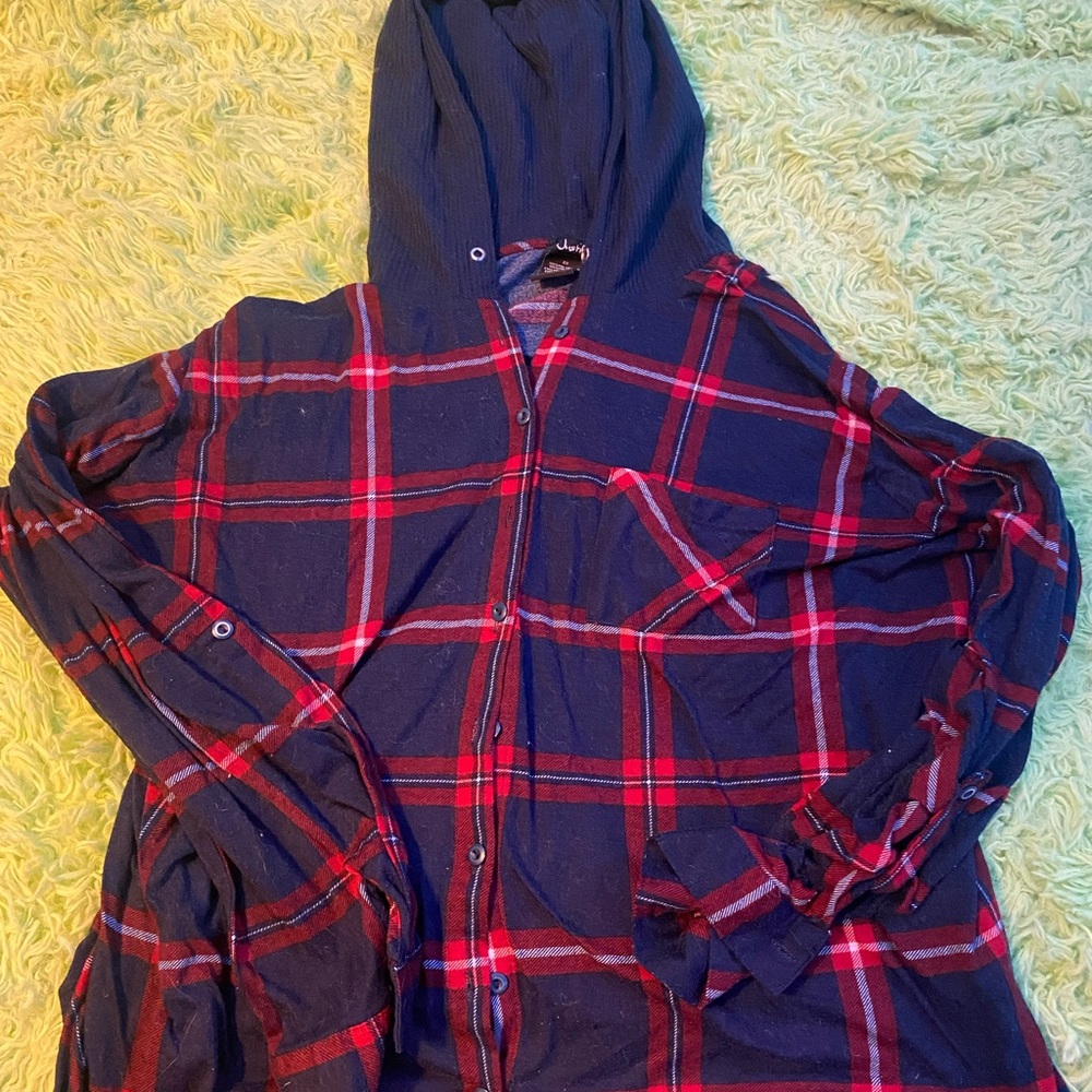 “Justify” Plaid sweater/shirt with hood (SAYS 3X FITS LIKE A 1X)